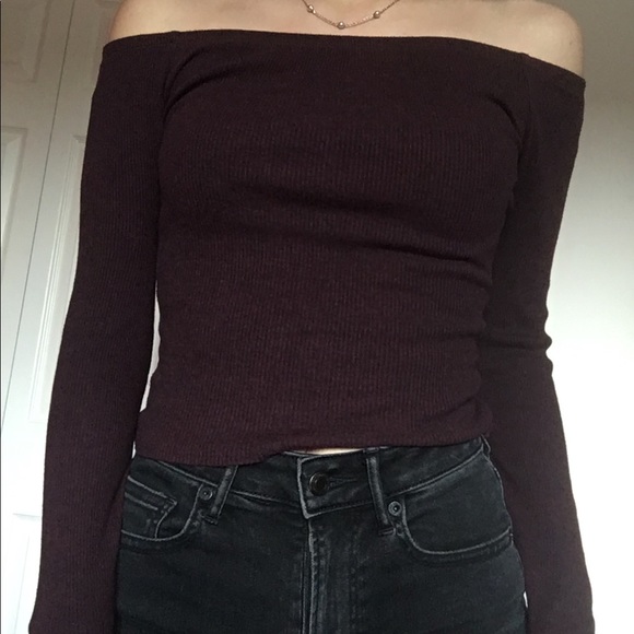 👚3/$15 Off the shoulder burgundy shirt - Picture 2 of 2